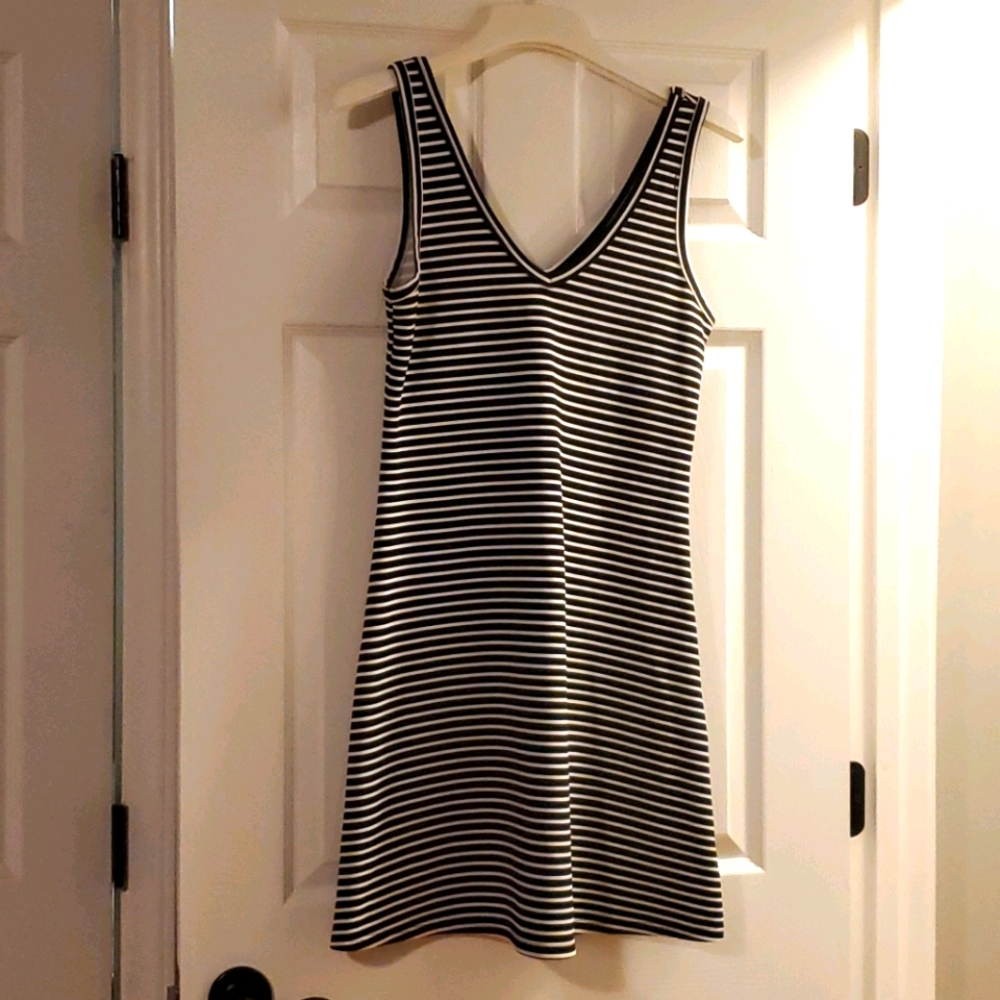Karen Kane sleeveless knit dress